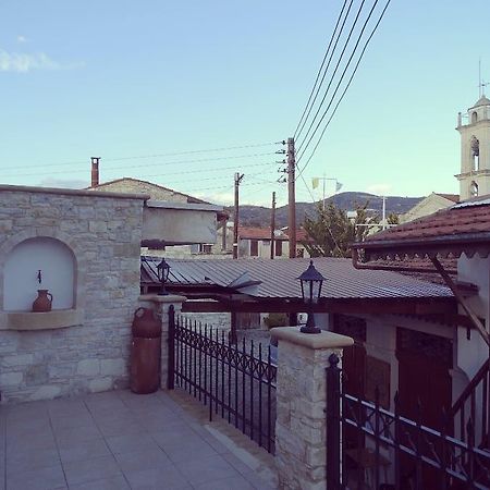 Corner Cottage Lania 外观 照片